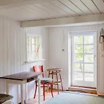 Ferienhaus Thatched House Between Forest And Meadow *