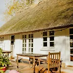 Ferienhaus Thatched House Between Forest And Meadow *