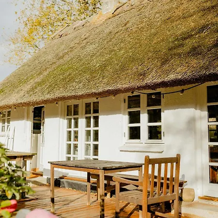 Casa vacanze Thatched House Between Forest And Meadow *